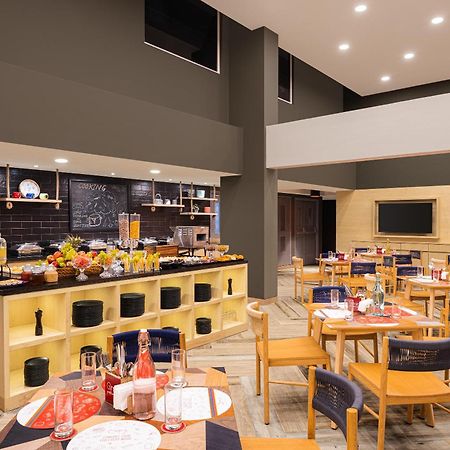 Hotel Ahmedabad Vastrapur Esterno foto