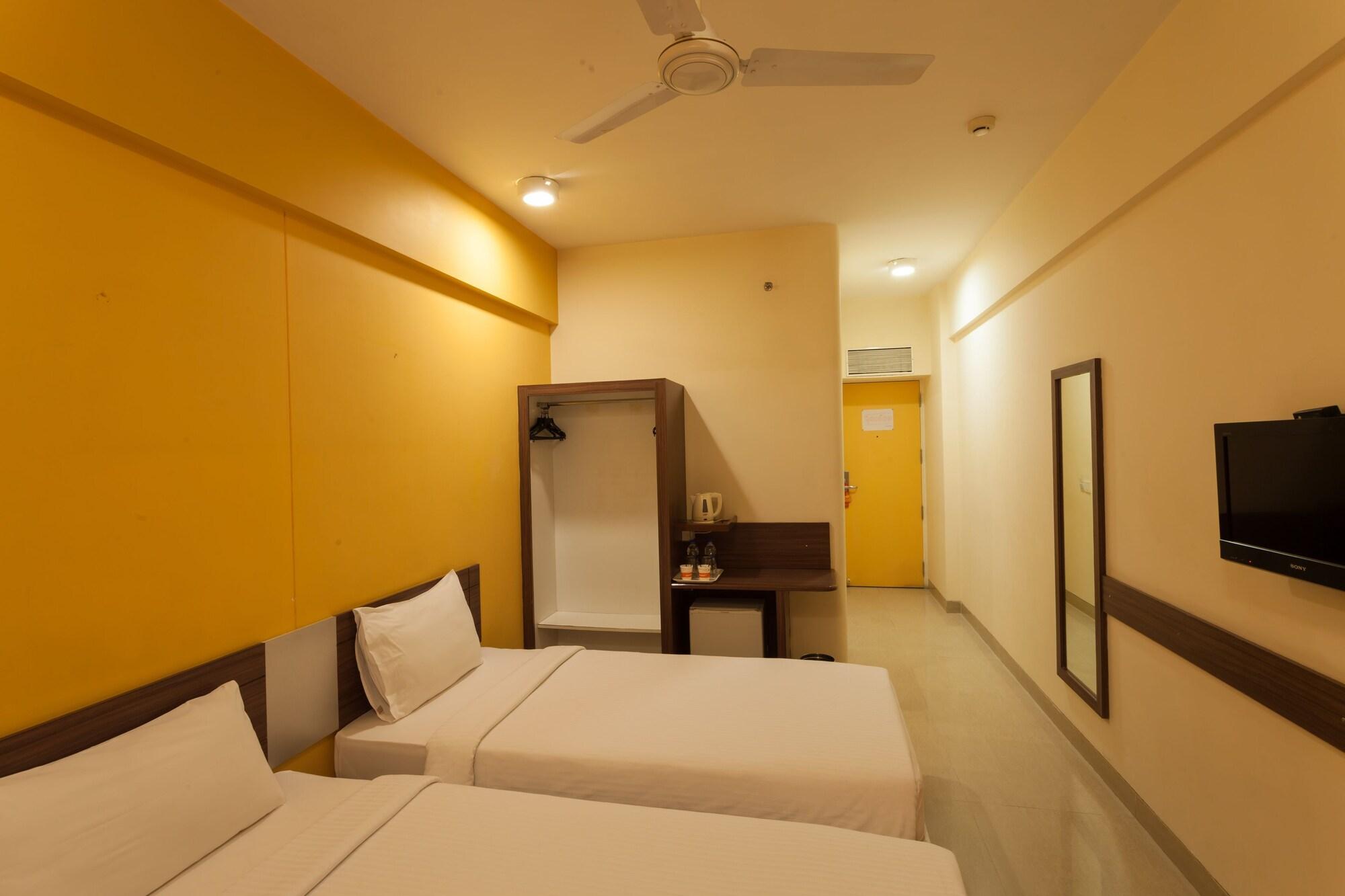 Hotel Ahmedabad Vastrapur Esterno foto