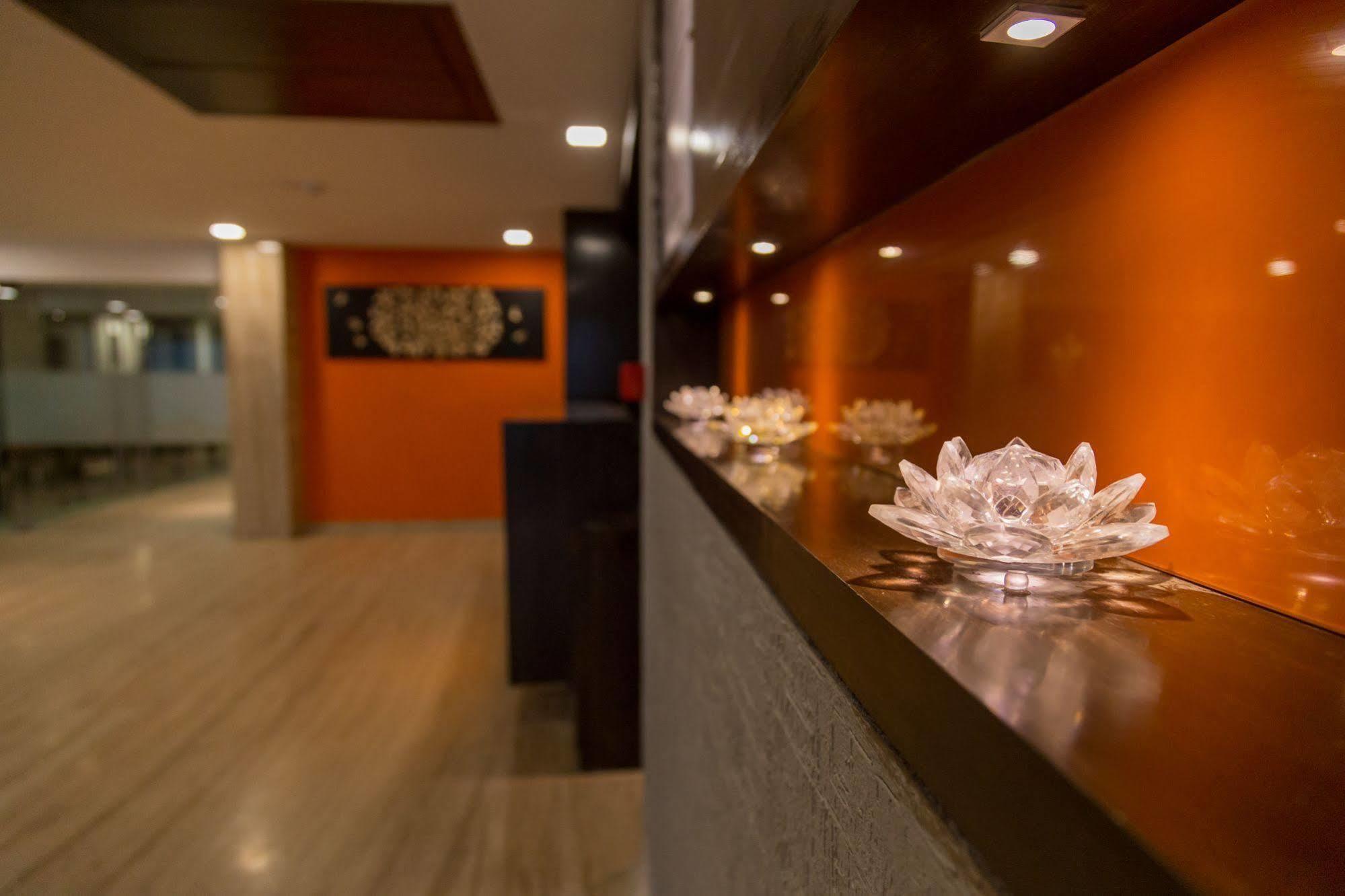 Hotel Ahmedabad Vastrapur Esterno foto